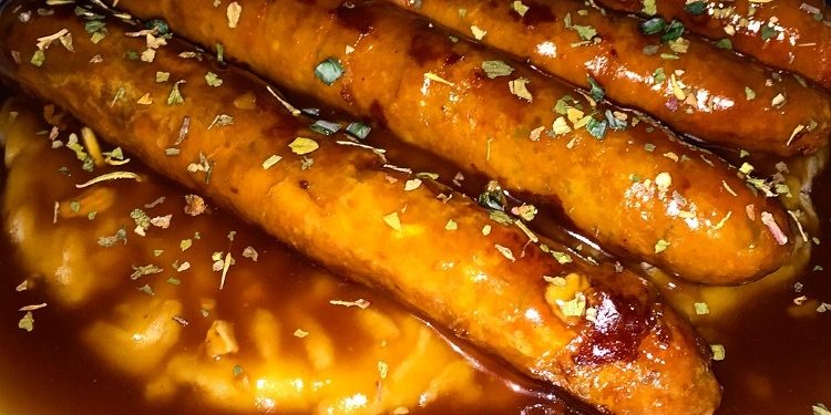 Bangers With Mash in Brown Onion Gravy Bangers With Mash in Brown Onion Gravy