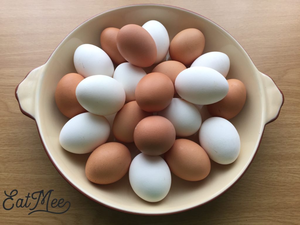 What Is The Difference Between White Eggs & Brown Eggs