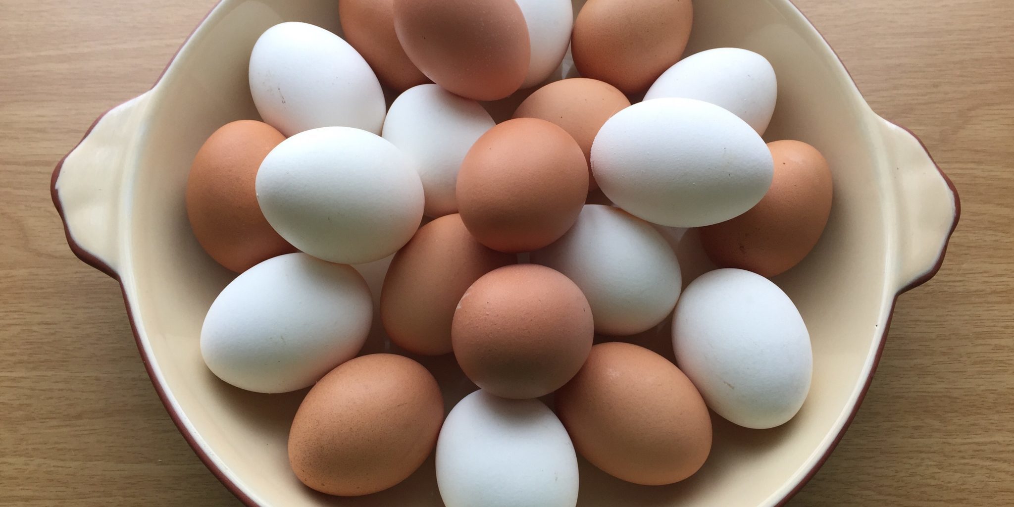 What Is The Difference Between White Eggs & Brown Eggs