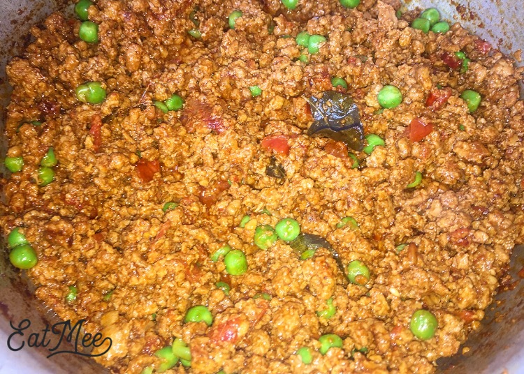 Mince Curry With Peas - South African Food | EatMee Recipes