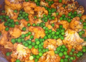 Cauliflower Curry With Peas