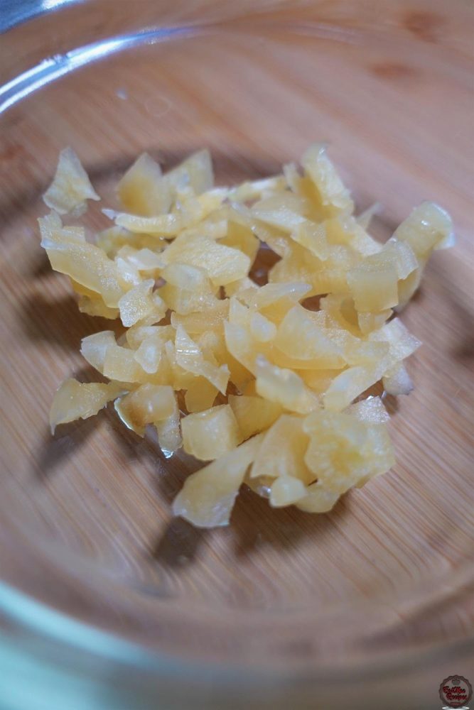 Peel & chop the garlic cloves.