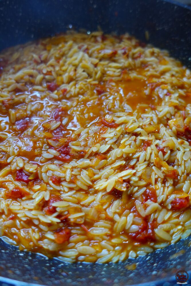 Try this easy and delicious Chicken Spinach & Sundried Tomato Orzo – a comforting dish full of vibrant flavors!