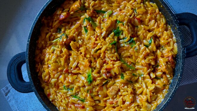 Try this easy and delicious Chicken Spinach & Sundried Tomato Orzo – a comforting dish full of vibrant flavors!